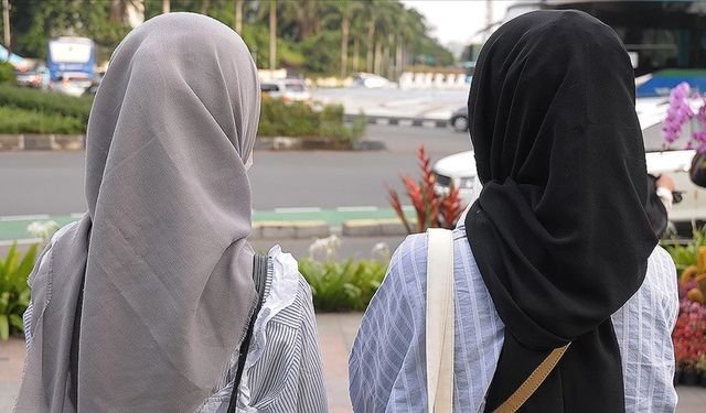 Avusturya Hükümeti Çocuklara Başörtüsü Yasağına Karşı Gelenleri Fişleyecek