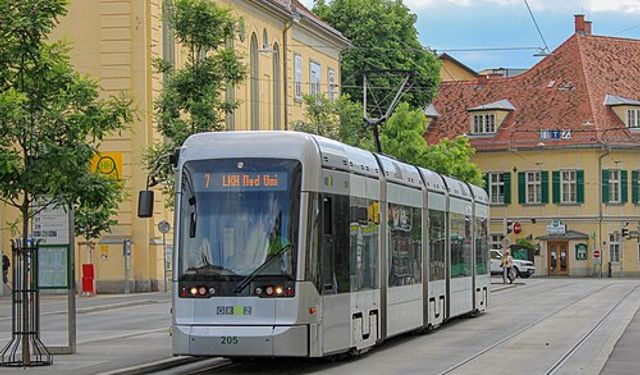 Graz’da Tramvay Kazası: 59 Yaşındaki Kadın Hayatını Kaybetti