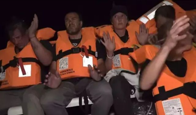 İsrail, Özgürlük Filosu'na Ait Gemiyi Durdurdu: Aktivistler Alıkonuldu