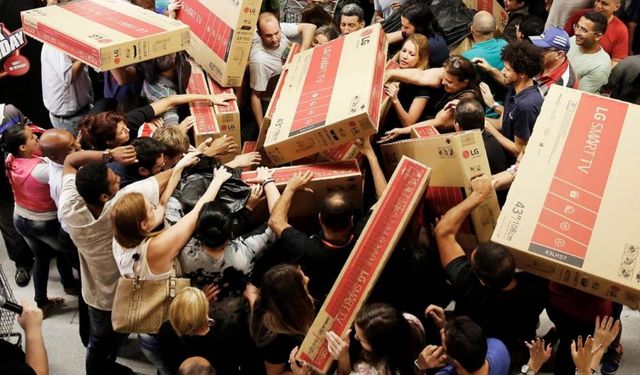 Black Friday Alışveriş Furyası Büyüyor: Gerçekten İndirimli mi?