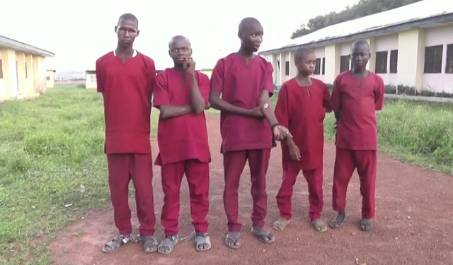 Nijerya'da okula baskın: 215 öğrenci, 12 öğretmen kaçırıldı