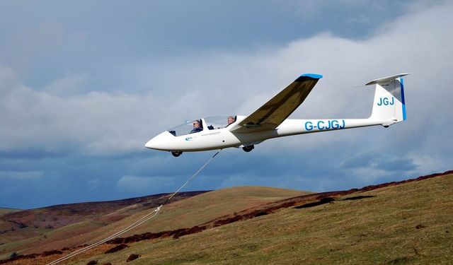 Planör A2 Otoyoluna Acil İniş Yapmak Zorunda Kaldı