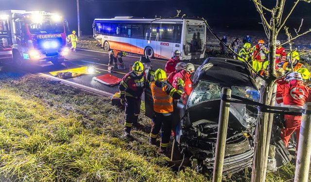 Yukarı Avusturya’da Otomobil İle Otobüs Çarpıştı: 12 Yaralı