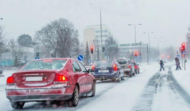ARBÖ Uyardı: 2026’nın İlk Günlerinde Avusturya Yollarında Yoğunluk Bekleniyor