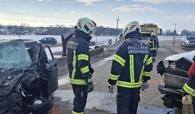 Peuerbach’ta Kafa Kafaya Çarpışma: 62 Yaşındaki Sürücü Hayatını Kaybetti