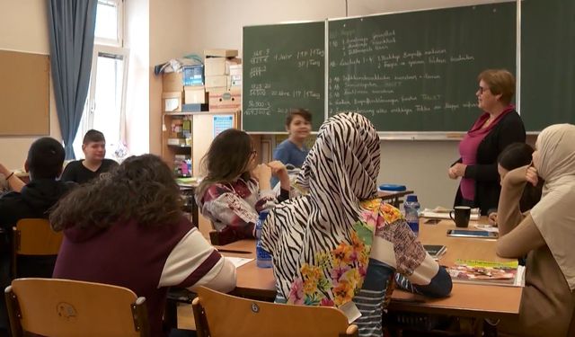 Avusturya’da 14 Yaş Altına Başörtüsü Yasağı Tartışması Büyüyor