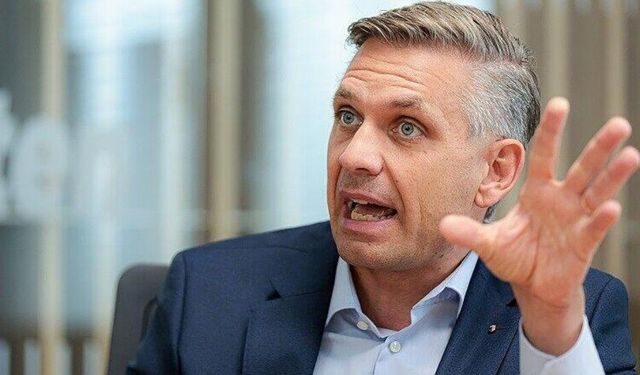 Avusturya Ekonomi Bakanı Hattmannsdorfer Akaryakıt Fiyatlarını Mercek Altına Kaldı