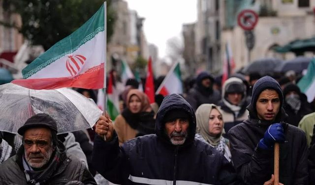 Viyana’da İran'a Destek Gösterisi! Binler Heldenplatz’da Toplandı