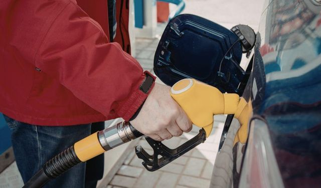 Yüksek Yakıt Fiyatları Avusturya'da Tedirginliğe Neden Oluyor: Vergi İndirimi Gündemde!