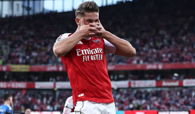 Arsenal, Manchester City'nin Bournemouth ile berabere kalmasıyla 22 yıl sonra Premier Lig'i kazandı