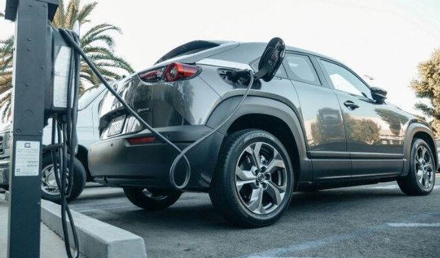 26 Mayıs'tan itibaren A2 otoyolunda elektrikli araçlara tanınan hız muafiyeti kalkıyor