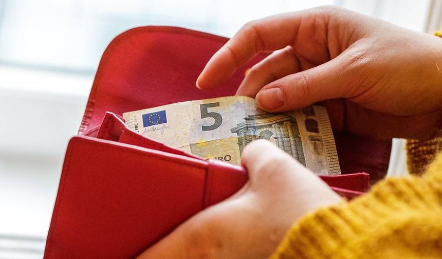 Euro bölgesinde enflasyonun yüzde 2.5'e gerilemesi faiz indiriminde beklentiyi artırdı