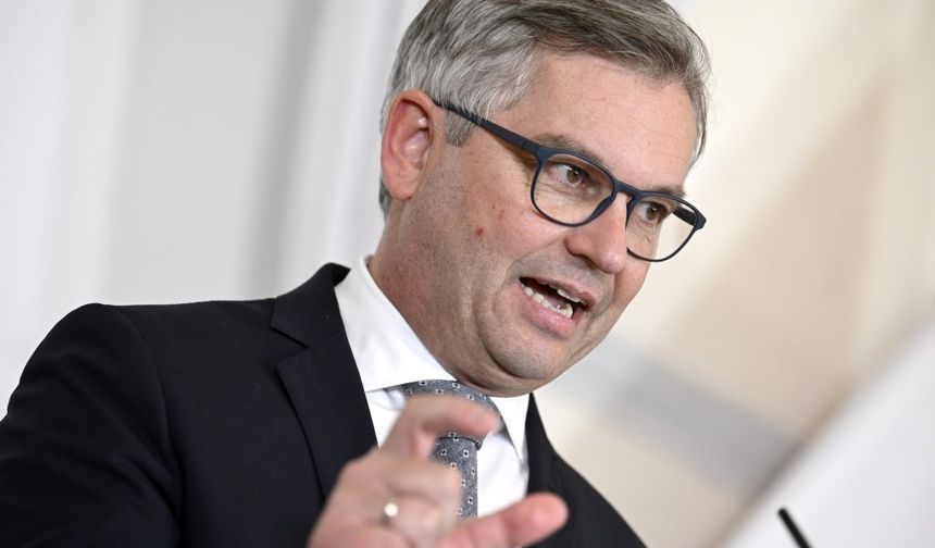Maliye Bakanı ÖVP'nin "Avusturya planı"nı savundu