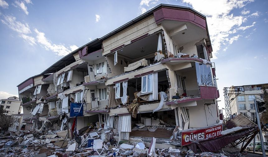 6 Şubat depremlerinin 1. yılı dünya basınında: Hayat kıvılcımını yitirdi