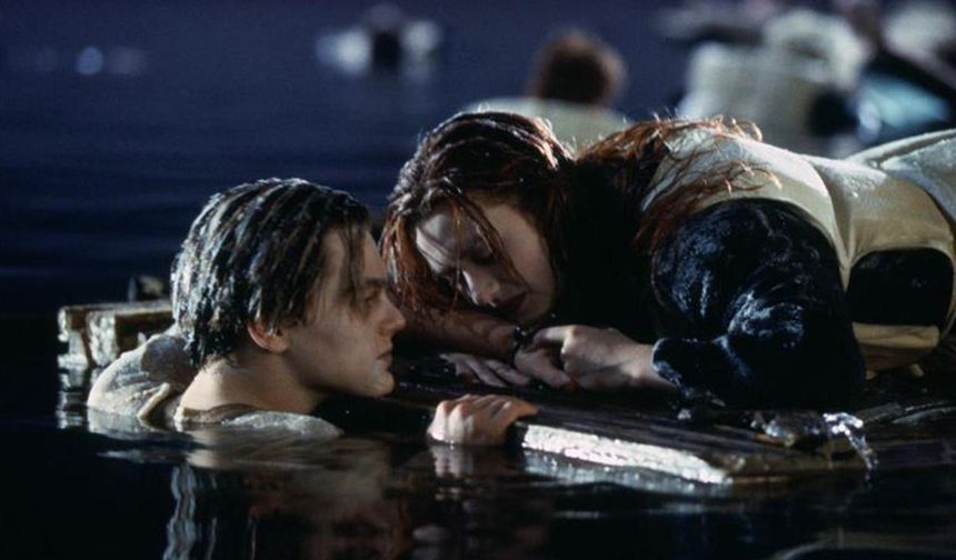 Titanic filminin meşhur 'yüzen kapısı' yaklaşık 23 milyon TL’ye satıldı