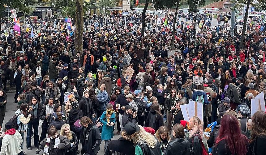 Viyana'da FPÖ Karşıtı Protesto: Binlerce Kişi Sokağa Döküldü