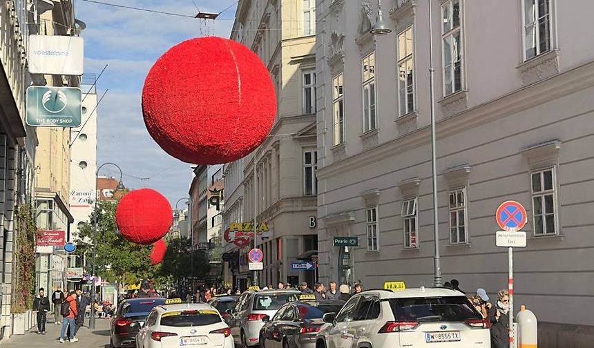 Viyana Noel'e Hazırlanıyor: Işıklar ve Pazarlar Kuruluyor