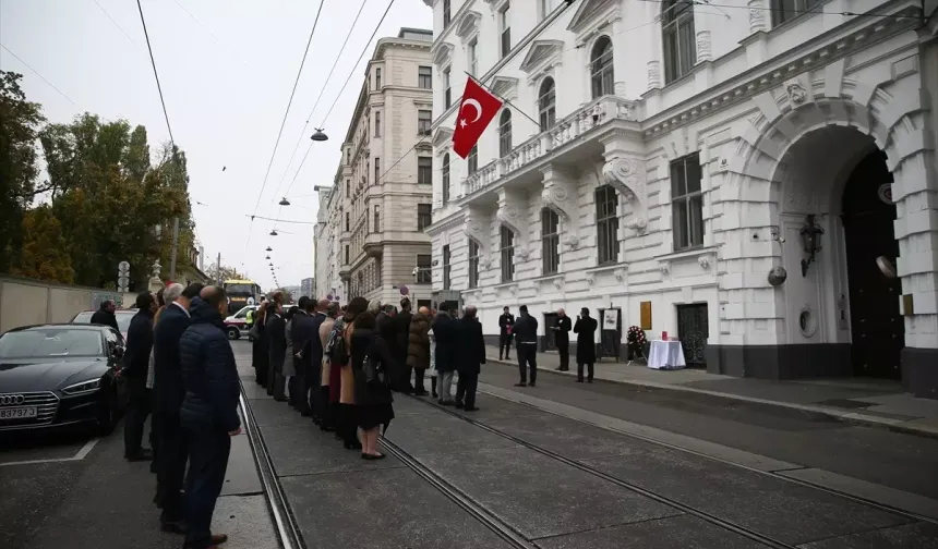 Viyana'da Şehit Büyükelçi Daniş Tunalıgil İçin Anma Töreni Düzenlendi