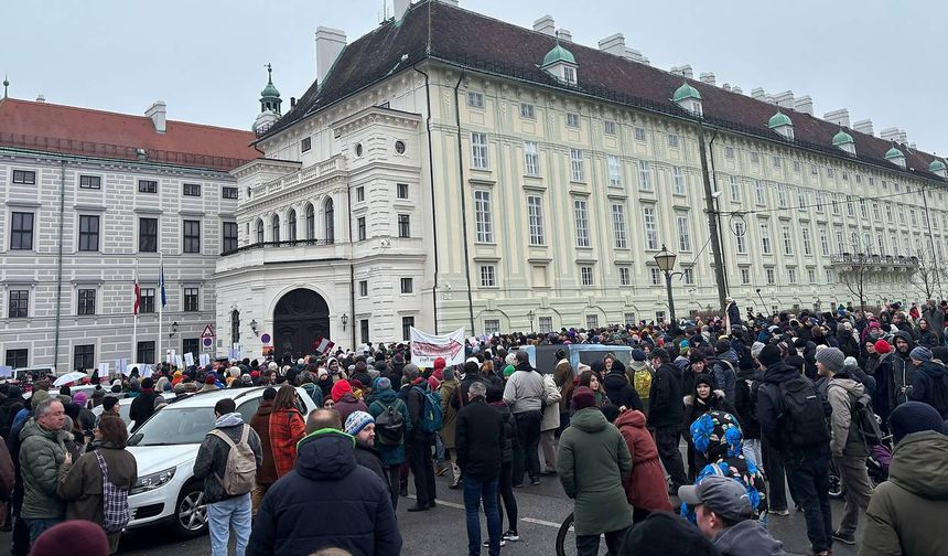 Viyana'da FPÖ Karşıtı Protesto: Yüzlerce Kişi Sokağa Döküldü