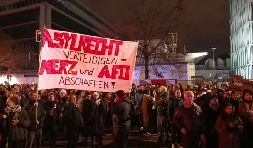 Berlin’de Yüzlerce Kişi Sokağa Çıktı: CDU’nun Yeni Planına Karşı Protestolar