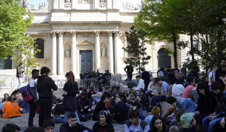 Fransa'da Üniversite Öğrencilerine 1 Euro'luk Yemek Desteği Meclisten Geçti