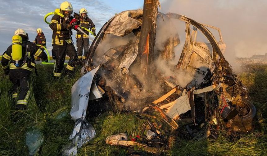 Mödling'de Feci Kaza: Sürücü Araçtan Fırladı, Araç Alev Topuna Döndü