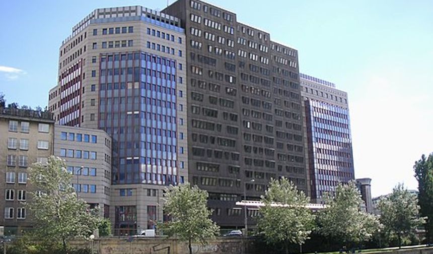 Avusturya’da Siyasi Partilere Sosyal Medya Cezası: ÖVP, NEOS ve Yeşiller’e Yüklü Para Cezaları