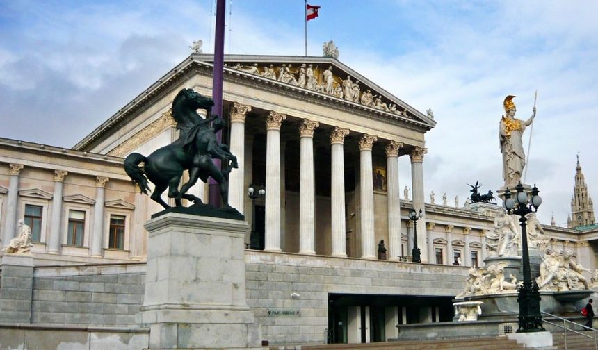 Avusturya Parlamentosu Tasarrufa Gidiyor: Açılış Saatleri ve Etkinlikler Azaltılıyor