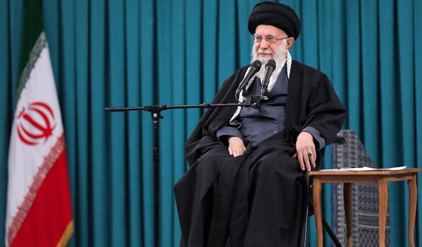 Hamaney: İsrail Büyük Bir Hata Yaptı, Bedelini Ödeyecek