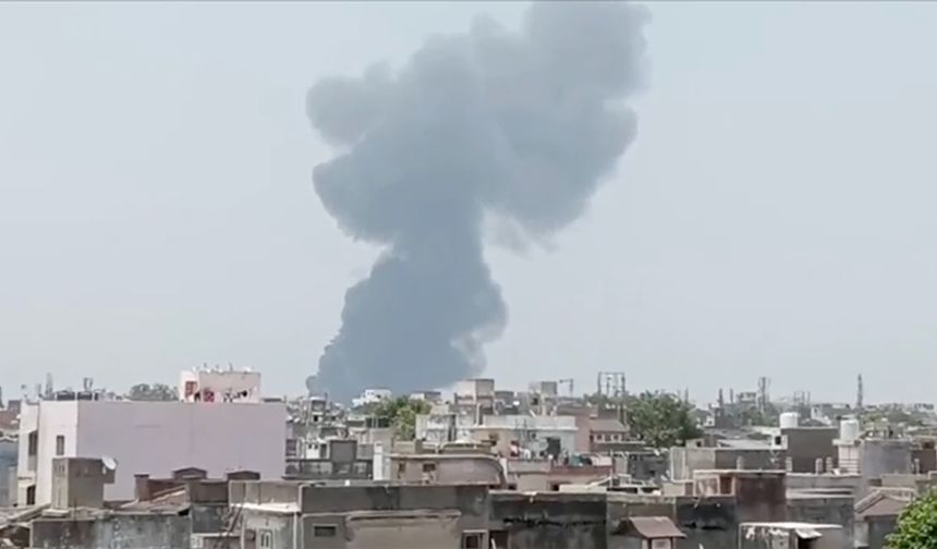 Hindistan’dan Londra’ya Gitmekte Olan Yolcu Uçağı Kalkışta Düştü: 244 Kişi Taşıyordu