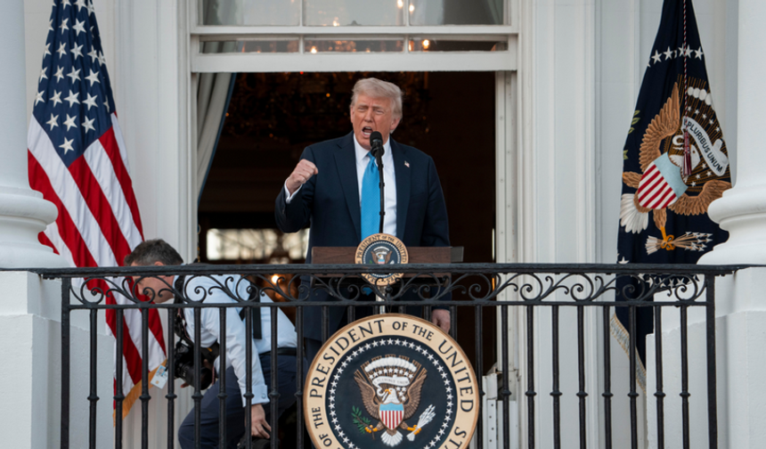 Savaş gemileri, savaş uçakları ve CIA: Trump Venezuela'ya saldırı hazırlığı mı yapıyor?