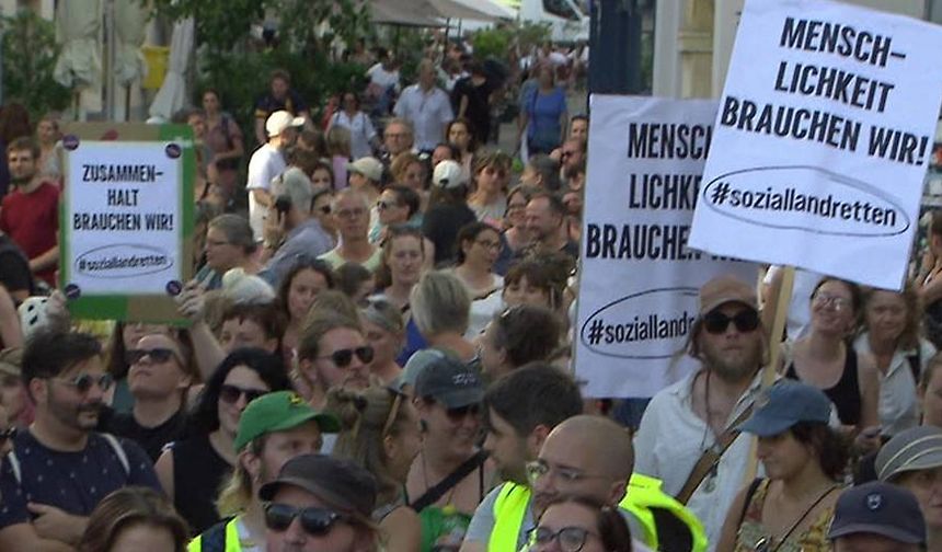 Graz’da Sosyal Hizmet Kesintilerine Karşı Dayanışma Yürüyüşü