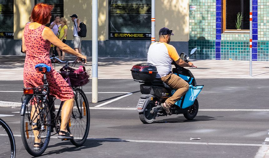 Viyana’da E-Mopedler Bisiklet Yollarından Men Edilebilir: Hükümetten Yeni Düzenleme Sinyali