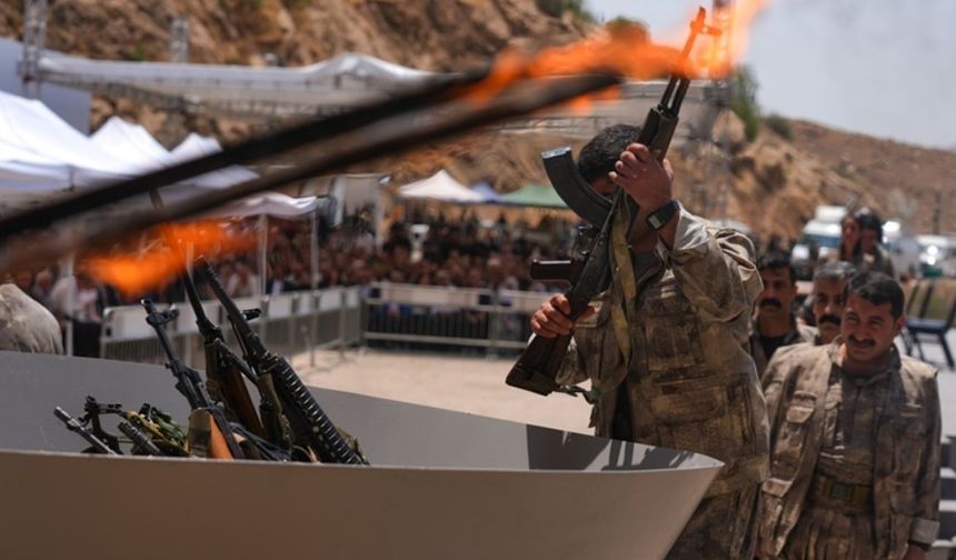 PKK’dan Tarihi Adım: İlk Grup Silahlarını Bıraktı ve Yaktı
