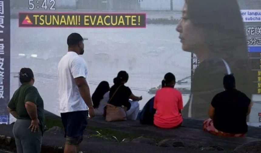 Dört Kıta ve 10 Ülkede Tsunami Alarmı: “Uçak Hızında İlerliyor, Tehlike 24 Saat Sürecek”