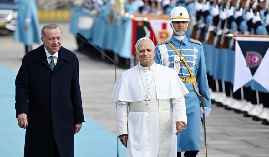Papa İstanbul'da Sultanahmet'i ziyaret etti, Bartholomeos'la görüştü