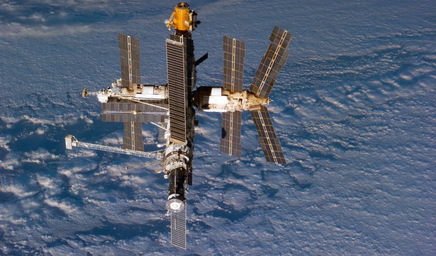 Uzayda mahsur kalmışlardı! Astornotlar dönüyor!