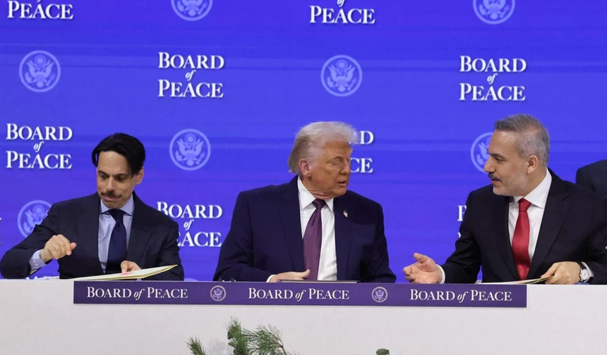 Dışişleri Bakanı Hakan Fidan, Gazze Barış Kurulu belgesini imzaladı. "Gazze'de atılacak çok adım var"