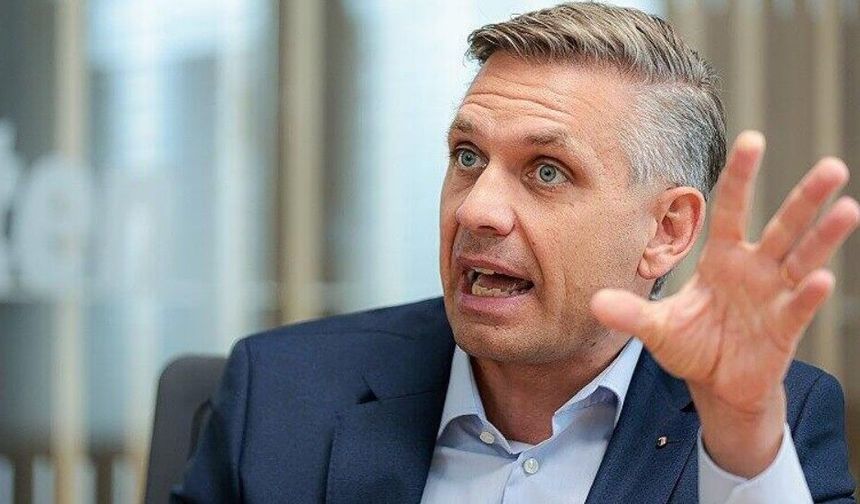 Avusturya Ekonomi Bakanı Hattmannsdorfer Akaryakıt Fiyatlarını Mercek Altına Kaldı