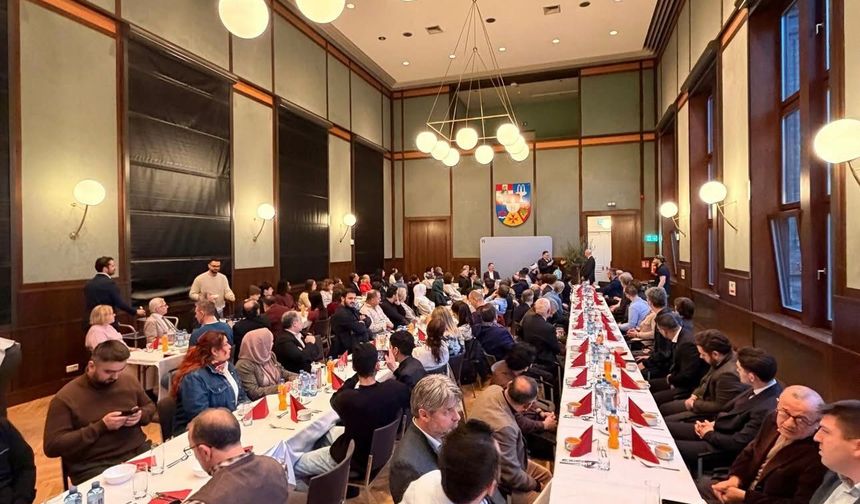 Viyana Favoriten Belediye Başkanı Marcus Franz’dan İftar Programı