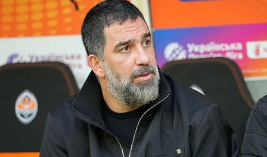 Arda Turan'ın maçında hava saldırısı alarmı. 45 dakikalık gecikme