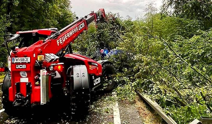 Avusturya’nın güneyini fırtına vurdu: 50 ev hasar gördü