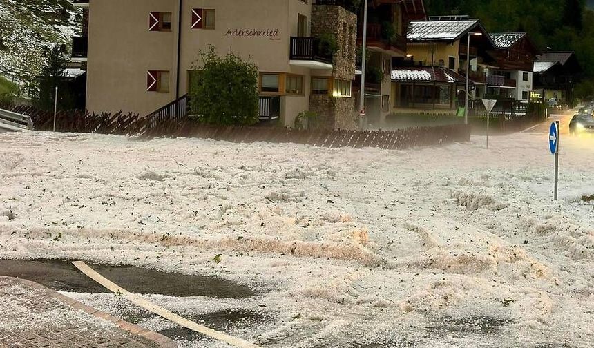 Salzburg’u dolu ve toprak kayması vurdu: Yollar beyaza büründü, 185 itfaiyeci görev yaptı