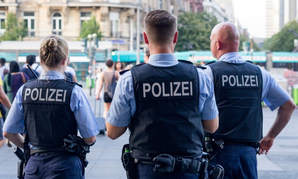 Viyana'da Gözaltındaki Şüphelinin Felç Geçirdiği Olayda Dört Polis Yargılanıyor