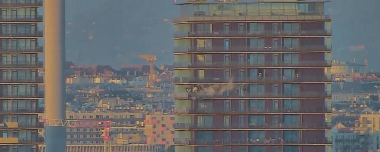 Viyana’daki Triiiple Kuleleri’nde yangın: 65 itfaiyeci müdahale etti